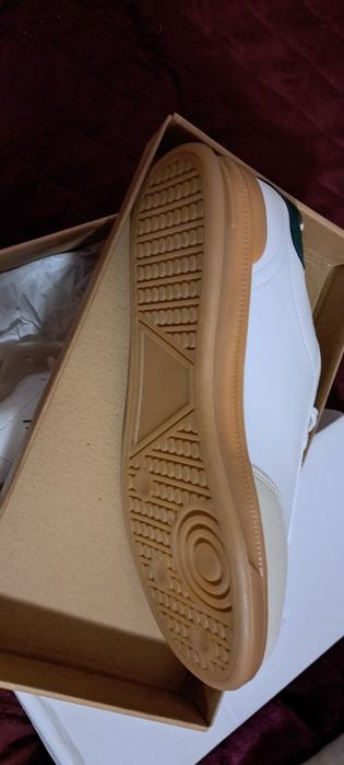 Ténis /  sapatos