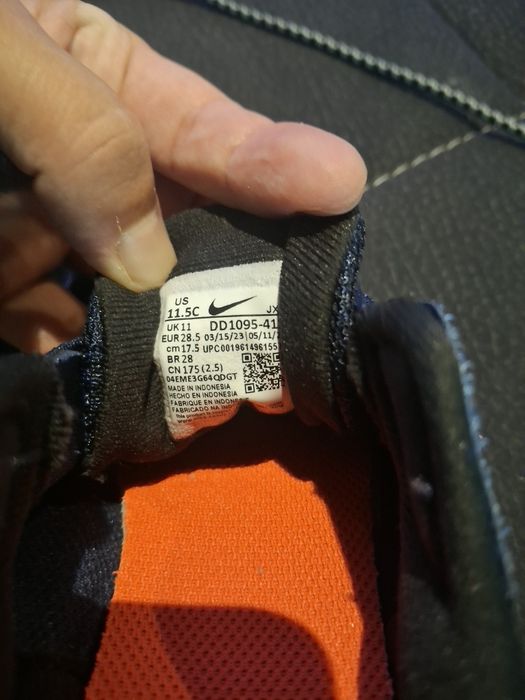 Sapatilhas novas nike numero  28.5 rapaz