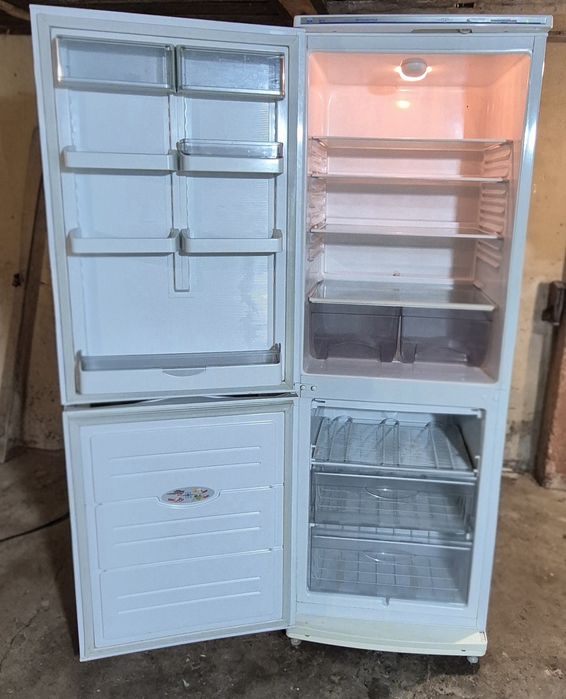 Продам холодильник Атлант