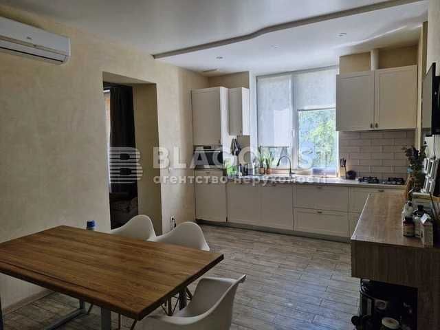 Продаж 4 кімнатна Сталінка вул  Джохара Дудаева 11