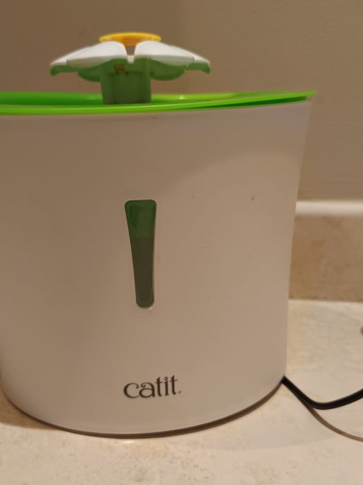 Fonte de água para gato