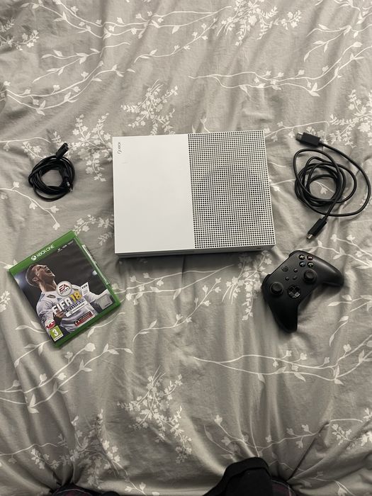Sprzedam xbox one s 500gb