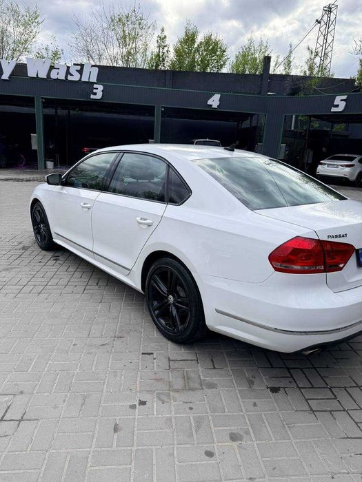 Продам Volkswagen Passat 2014 року SE