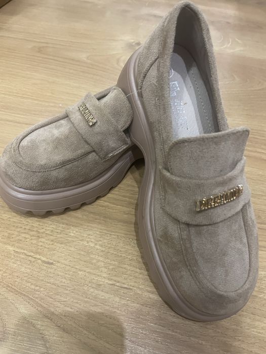 Продам дитячі замшеві лофери