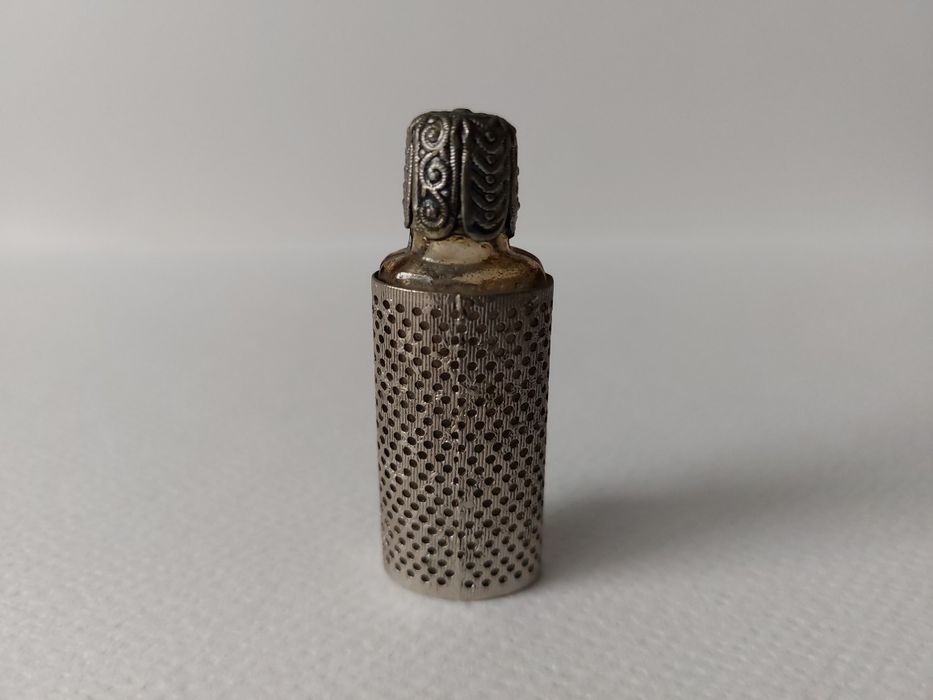 Buteleczka na perfumy retro