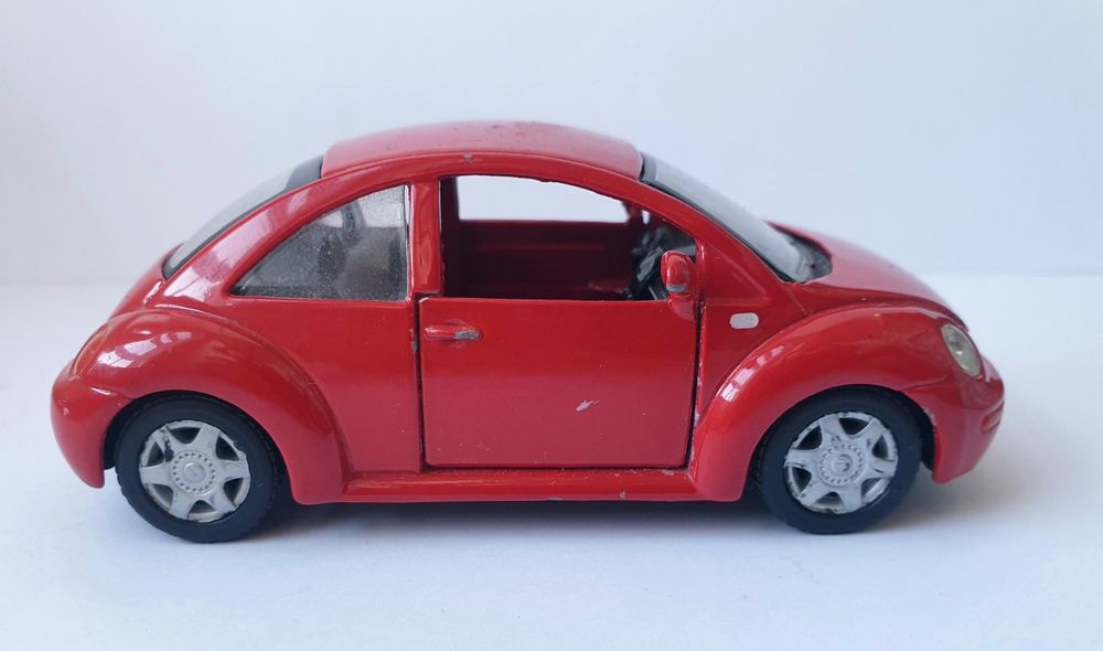 Auto Volkswagen New Beetle Maisto die cast model skaka 1:37