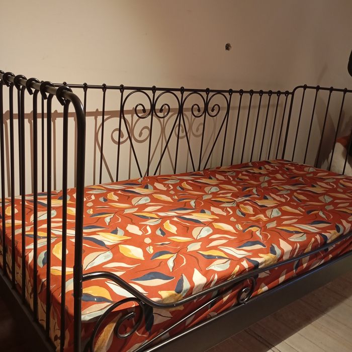 Cama de solteiro em ferro + colchão