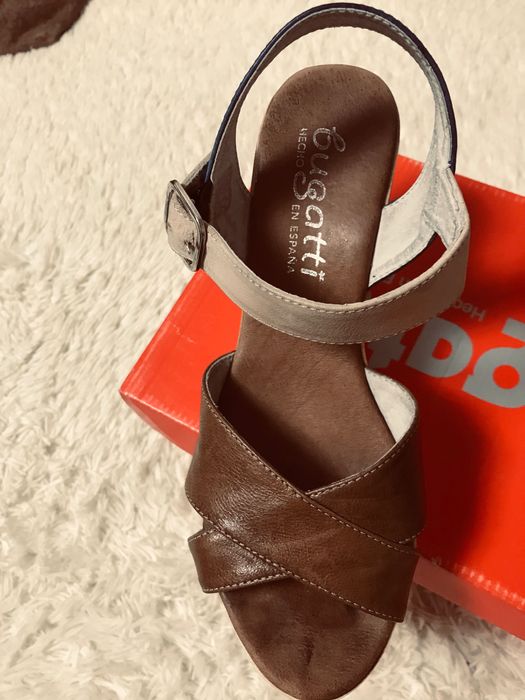 Босоножки Bugatti