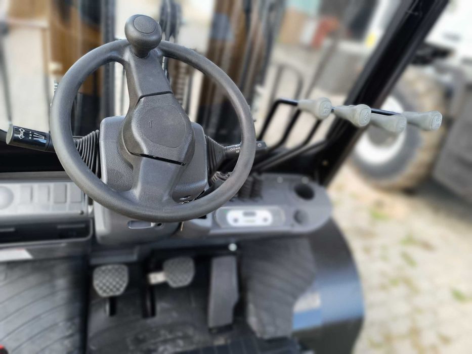 Empilhador 2.5 ton Mitsubishi triplex 4.50 meia cabine