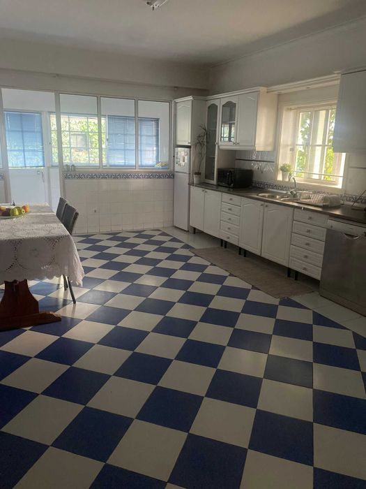 Moradia V5 no bairro dos Penedos Altos