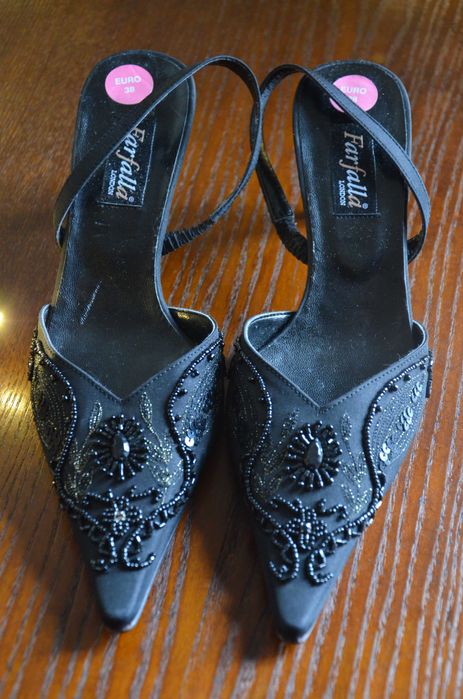 Nowe wyszywane orientalne czółenka Farfalla r. 38