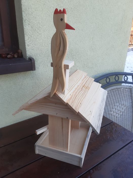 Lampion, karmnik do ogrodu