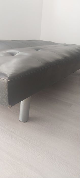 Sofá Cama preto usado