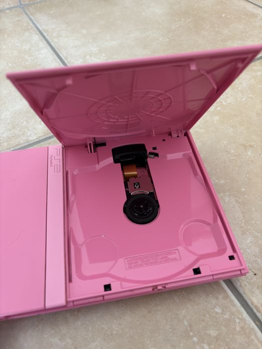 PS2 Slim Rosa Completa — Estado Impecável, Sem Riscos + 4 Buzzers + SingStar