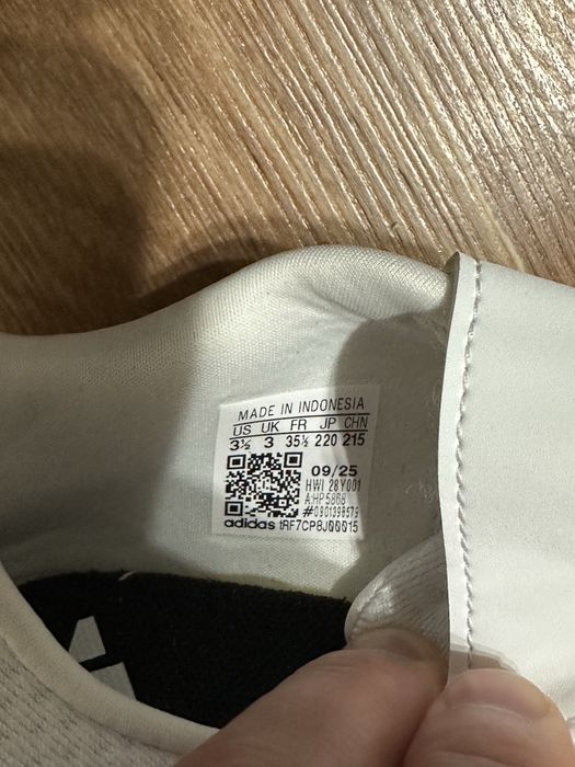 Дитячі кросівки adidas. Адідас.