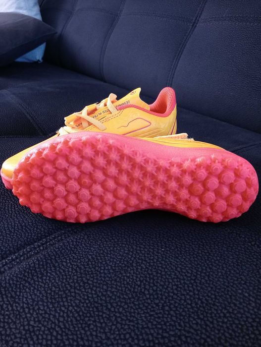 Buty turfy Kipsta rozm. 30, jak nowe