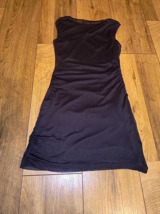 Mała czarna sukienka mini XS Stradivarius