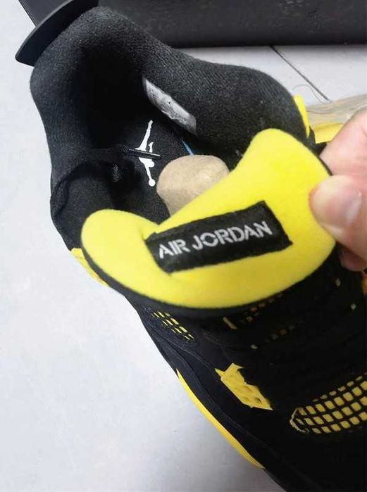Jordan 4 Retro Thunder R.45