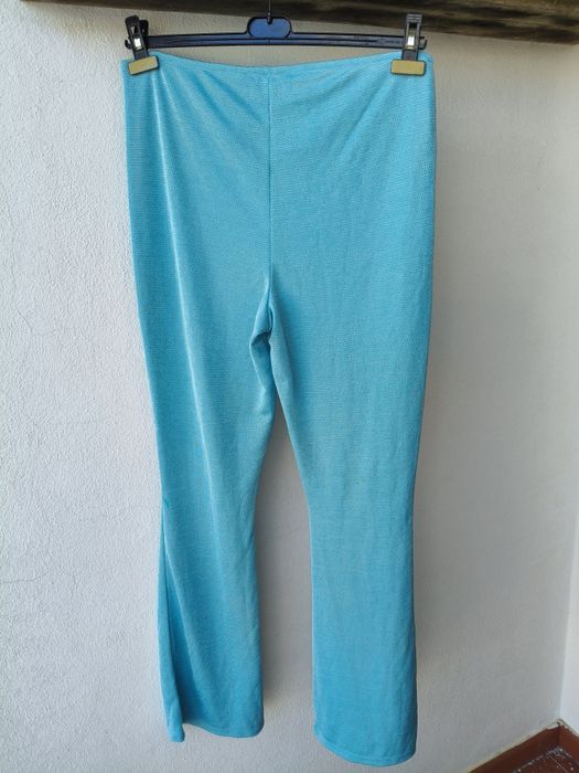 Calças flare azuis com brilho