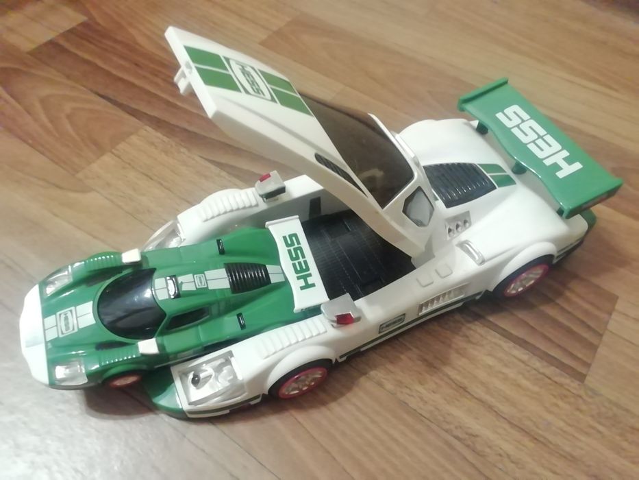 Дві спортивні машинки