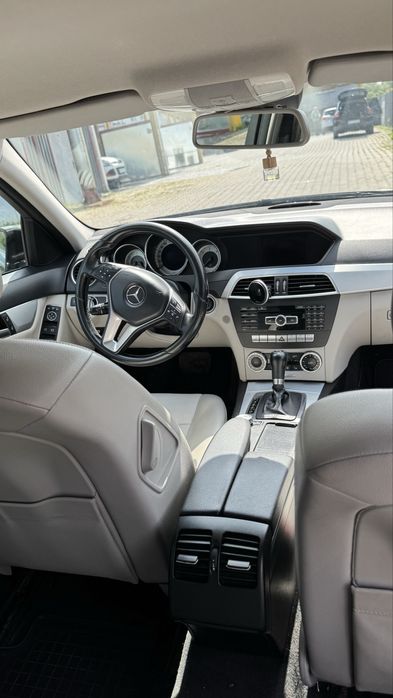 Mercedes-Benz C220 CDI Avangarde Universal 2.2 дизель  Автомат