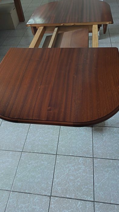 Mesa em madeira com tampo elíptico de 120 (+32) x 756 cms