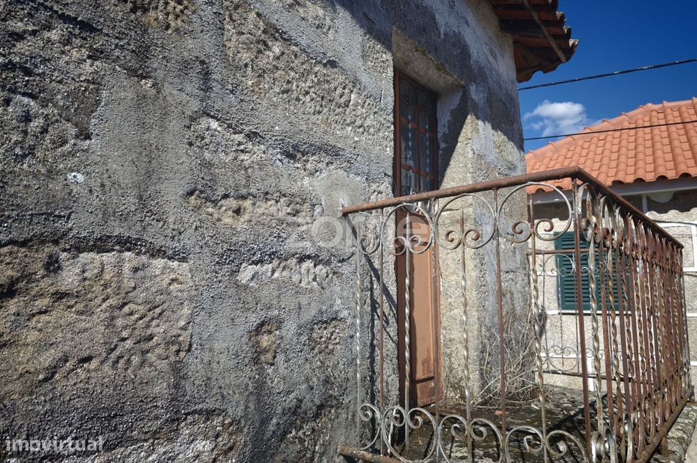Três Moradias com terreno Pópulo, Alijó