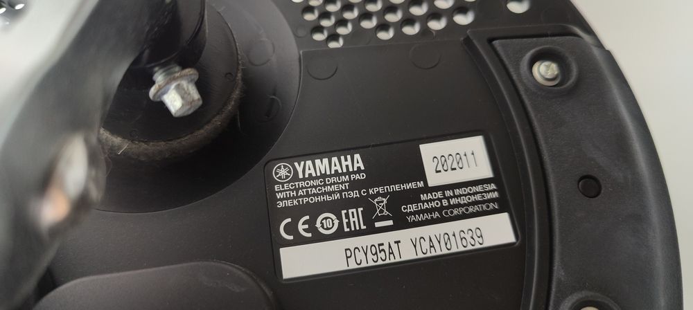 Bateria Eletrónica Yamaha DTX452K + Pad Extra Yamaha PCY95AT