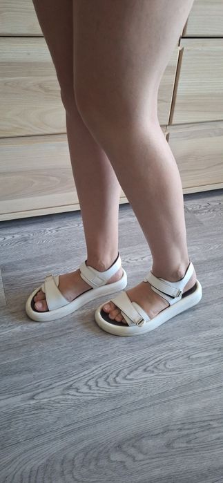 Кожаные сандали 40р