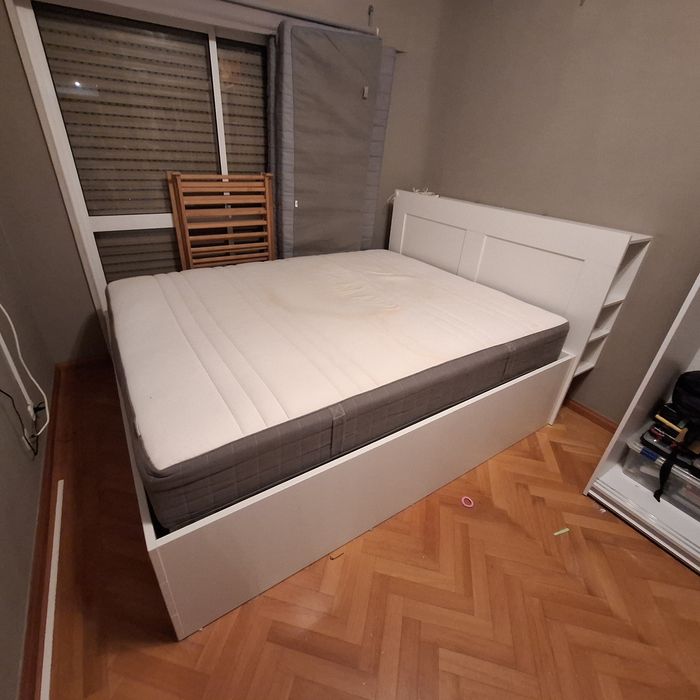 Cama casal com arrumo