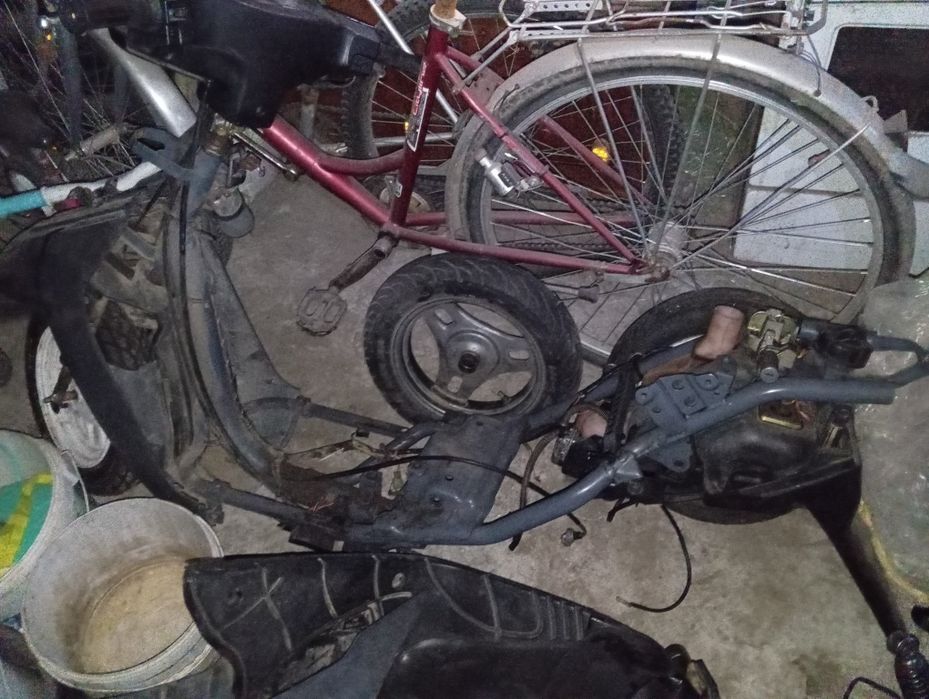 Продам на розбір скутер Suzuki let's 2old