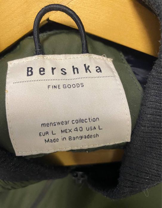 Бомбер куртка bershka