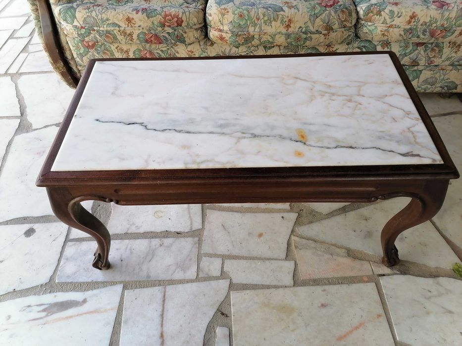 Mesinha em madeira maciça