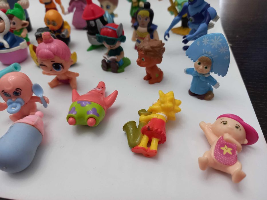 Kinder Кіндер Киндер сюрприз дівчинка Маша малюк індіанець лицар гном монах чарівник ескімос