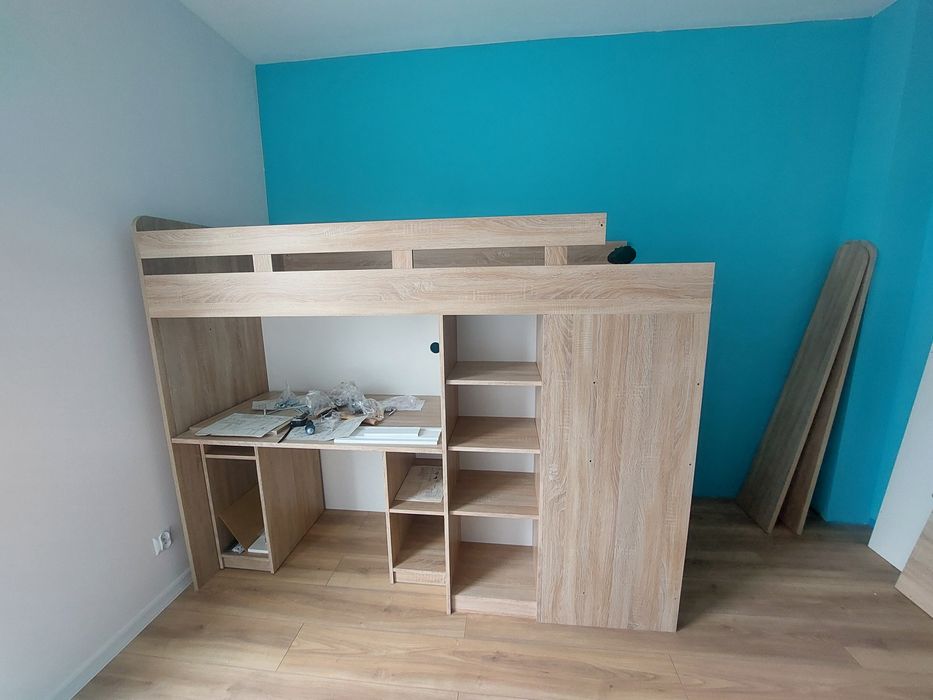 Łóżko dziecięce z antresolą, biurkiem i szafą, jak nowe