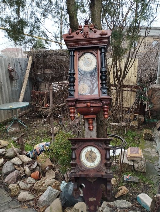 Продам. Часы старые. . Под реставрацию