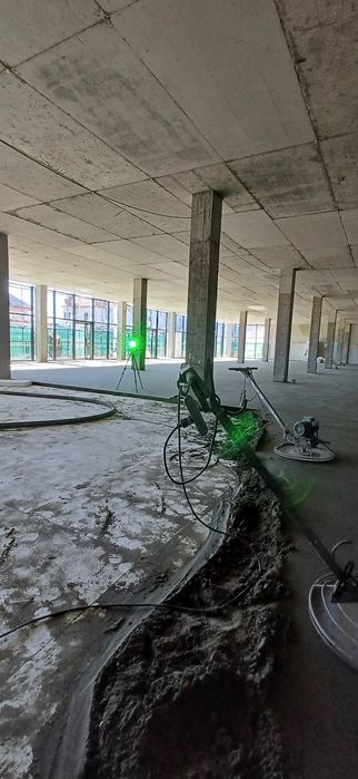 Стяжка підлоги,машинна напівсуха по теплі підлозі.