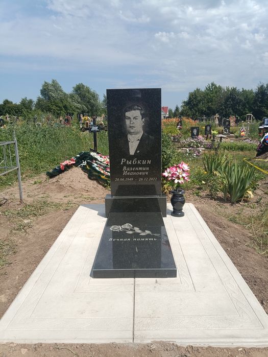 Гранитные памятники. Доставка и установка.