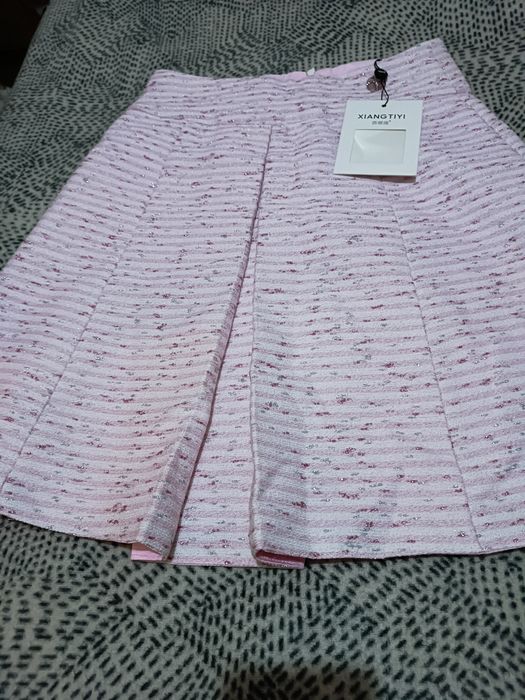 Roupa de Senhora calças, body, casaco, colete e saias