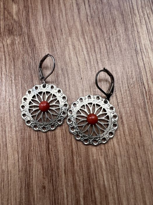 Kolczyki góralskie rozetki metaloplastyka koral regionalne rozeta