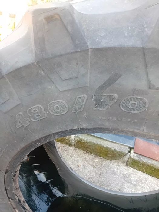 Pneu agricola radial 9 com algum piso