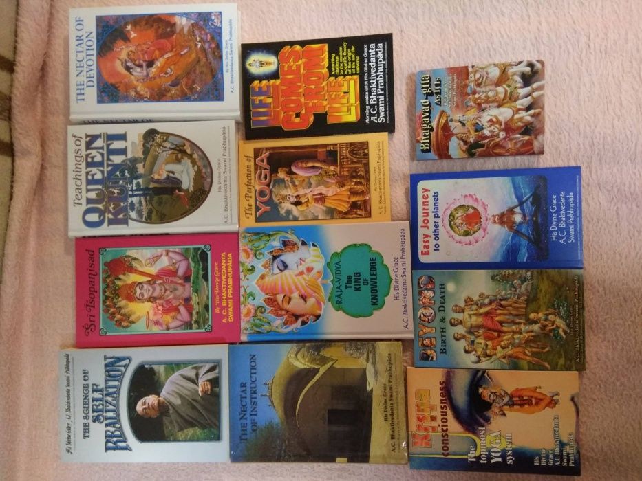 комплект книг Шрилы Прабхупады