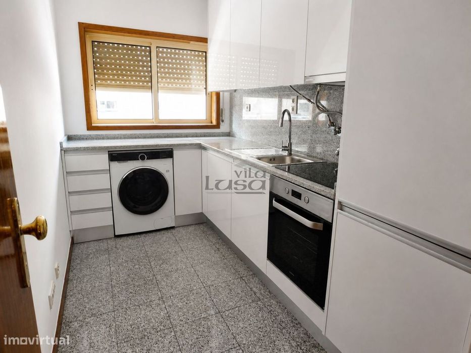 T2 Rua da Bélgica totalmente renovado, com 2 frentes, lugar de garagem