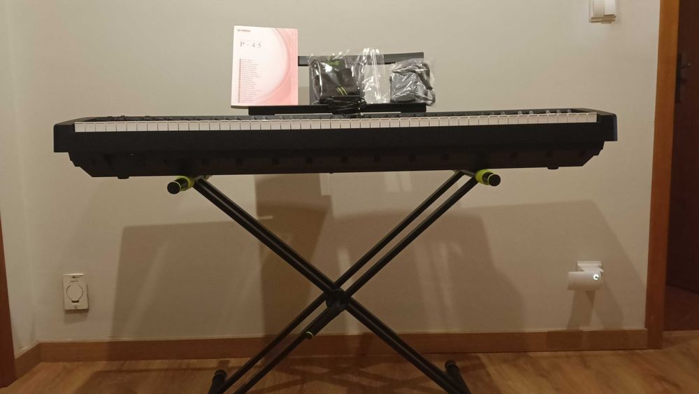 Piano Digital Yamaha P45 (Como Novo)