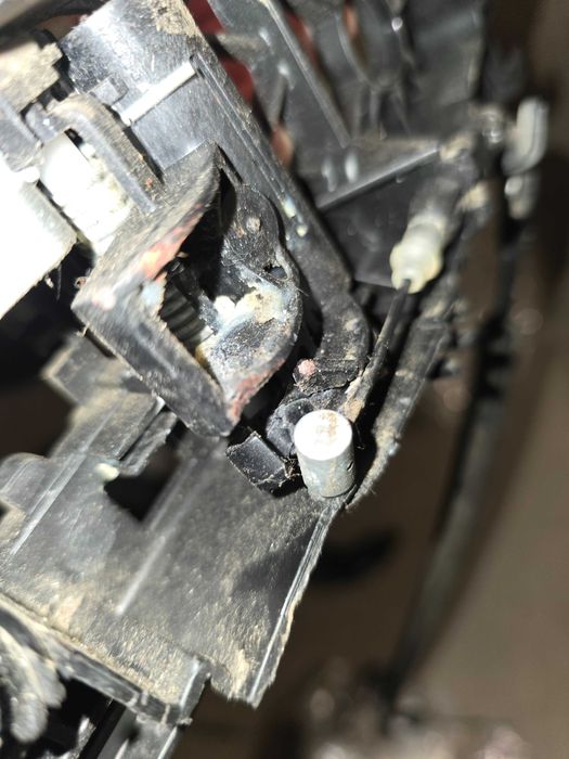 Кронштейн (основание) ручки передней левой двери Jeep Renegade 2014-