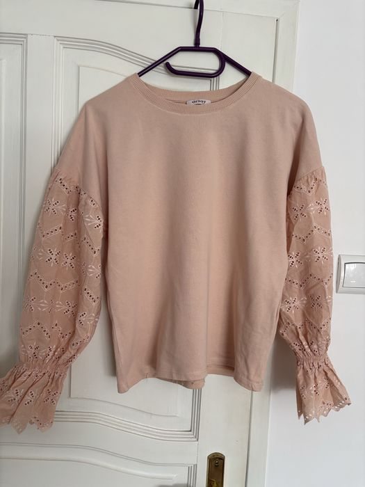 Bluza z koronkowymi rękawami r.M