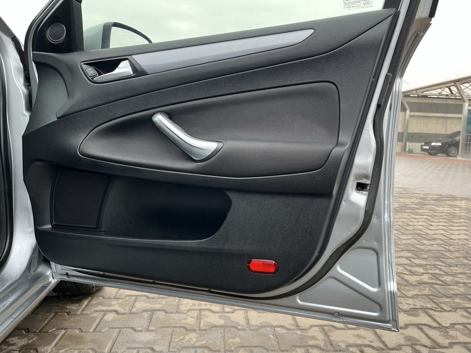 Ford Mondeo 2012 1.6 бензин