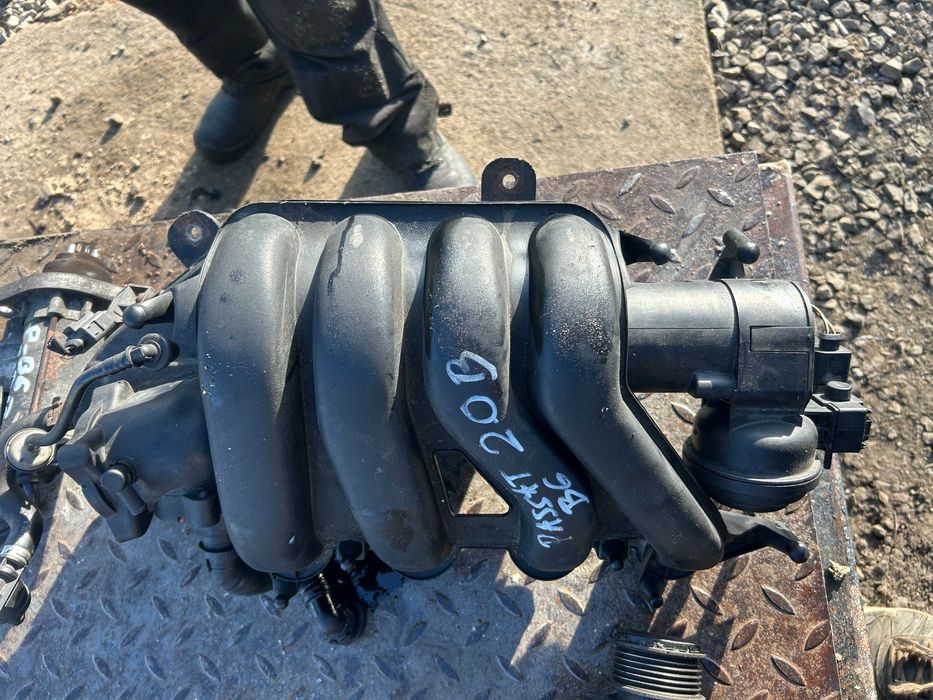 Kolektor ssący 2.0 FSI 150km klapy wirowe