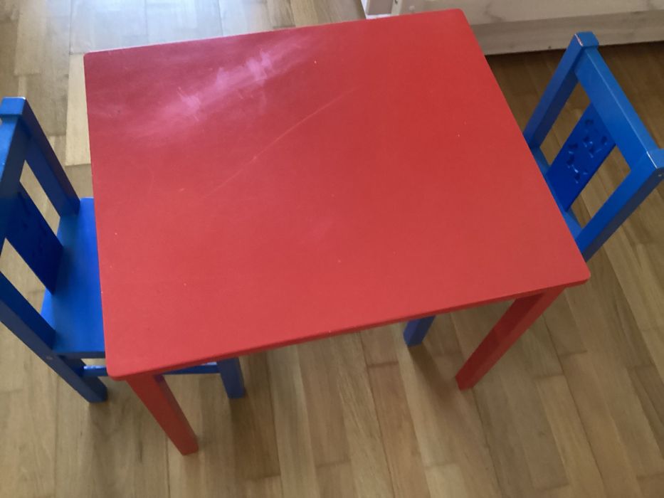 Mesa e 2 cadeiras Ikea para criança