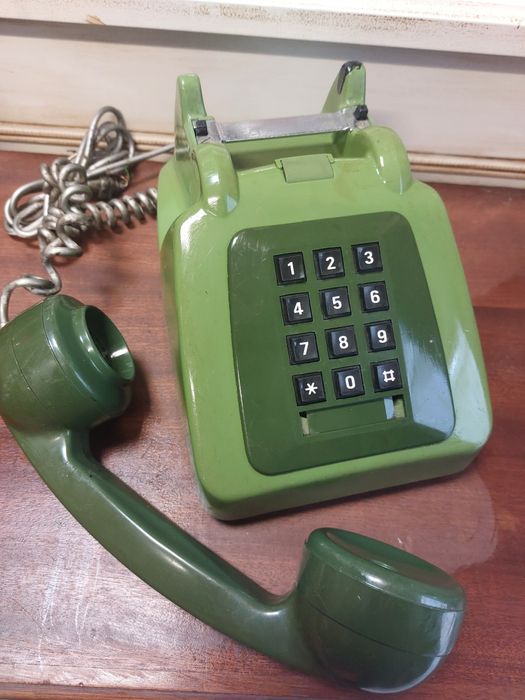 Telefone fixo analógico com botões de pressão com teclado numérico

Co